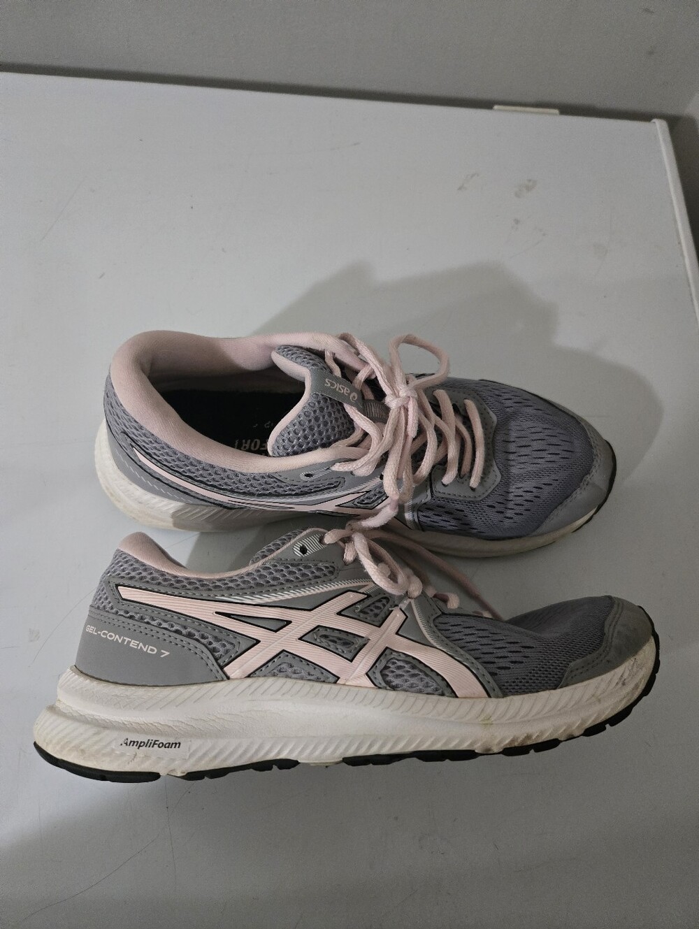 7.5 Asics running sneakers